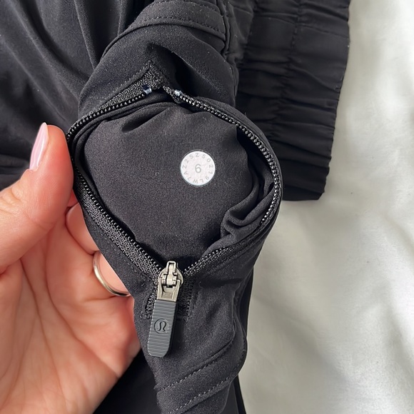 Lululemon Tracker Low-Rise Lined Short 4" - Picture 3 of 4